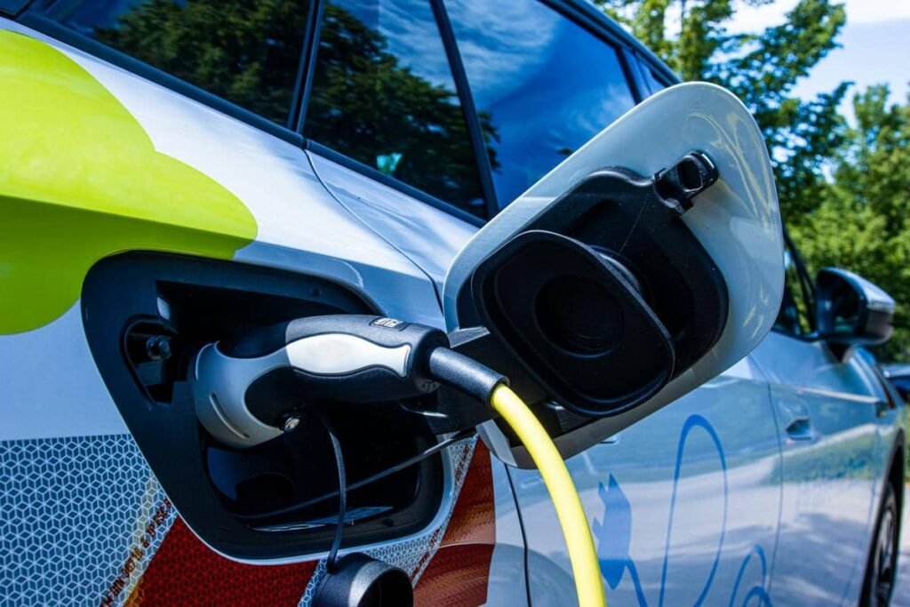 5 kesalahan merawat mobil listrik yang bisa picu biaya servis tinggi