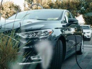 Apakah mobil hybrid perlu di cas? Ini jawaban dan fakta lengkapnya!