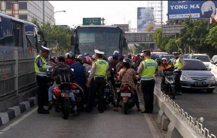 Daftar denda tilang operasi patuh 2026, masuk jalur busway harus bayar segini