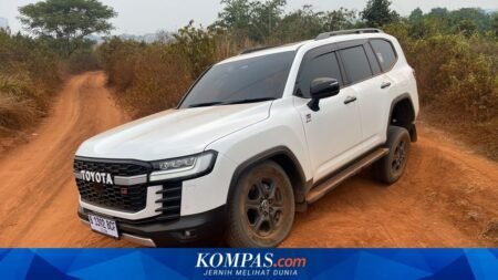 Mengintip Spesifikasi Gahar Toyota Land Cruiser 300 Hybrid GR-S Terbaru