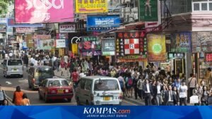Senjakala Mobil Bensin: Pangsa Pasar Anjlok di Bawah 50%